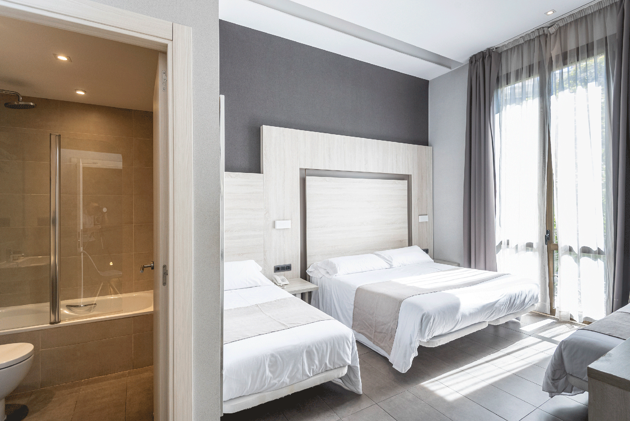 プラザ ゴヤ ルームズ 写真