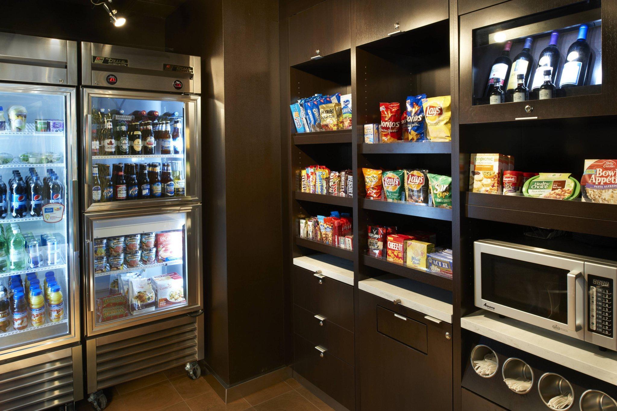 Courtyard by Marriott Detroit Dearborn 写真