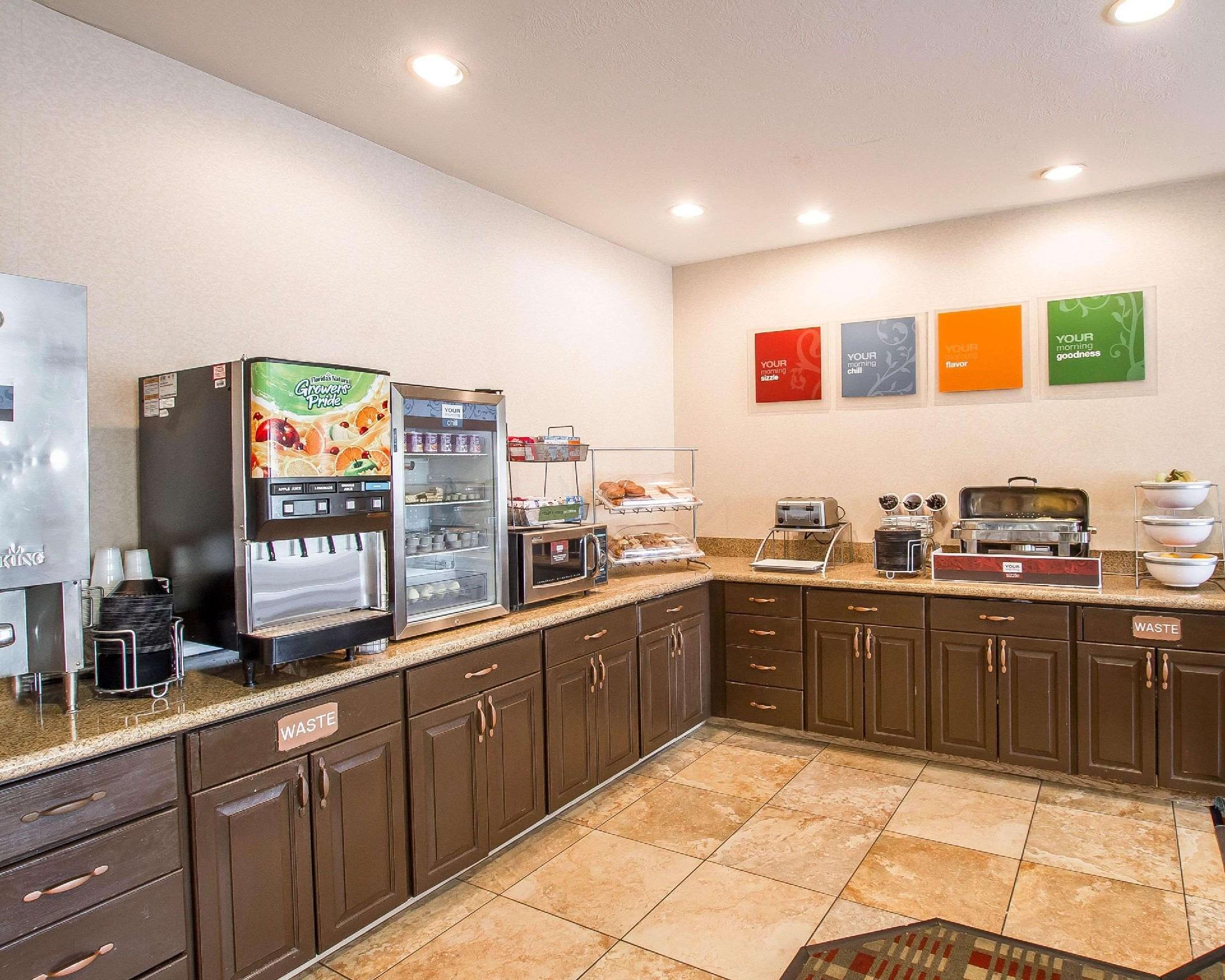 コンフォート スイーツ ピオリア スポーツ コンプレックス 写真