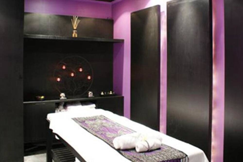 ザ ヘリテージ シーロム 写真