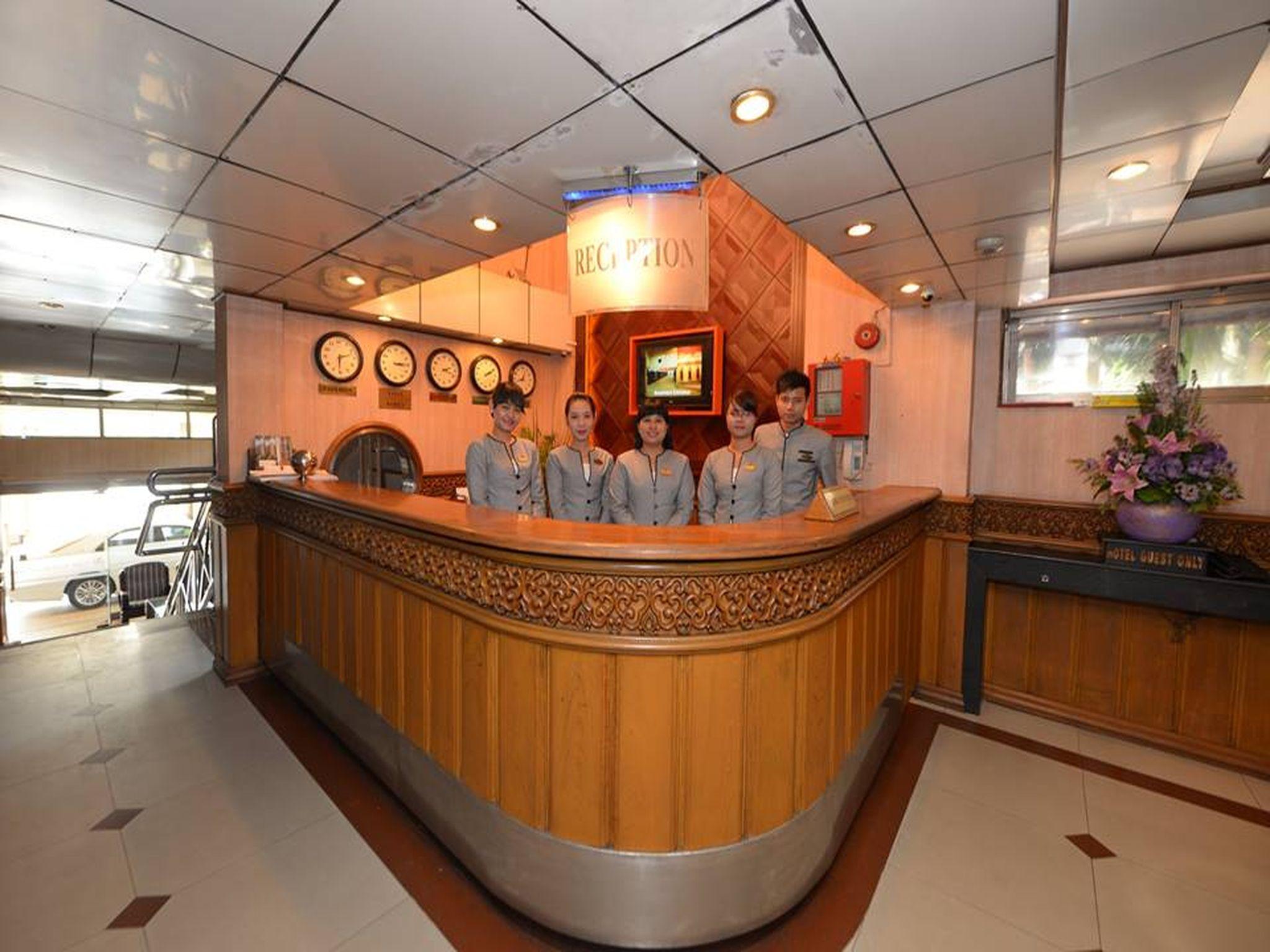 ホテル シュウェ ゴーン ダイン 写真