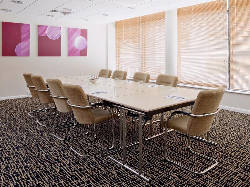 ホリデイ イン エクスプレス チェルトナム タウン センター バイ IHG 写真