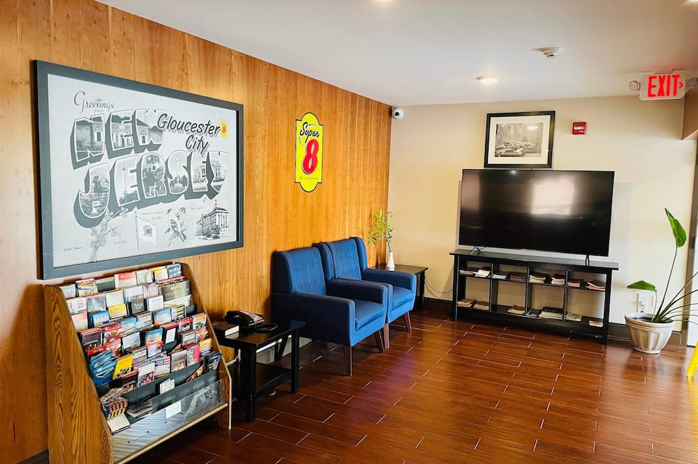 スーパー  8 バイ ウィンダム グロスター 写真