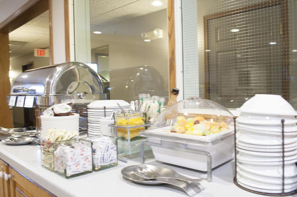 カントリー イン & スイーツ バイ ラディソン シダー フォールズ アイオワ 写真