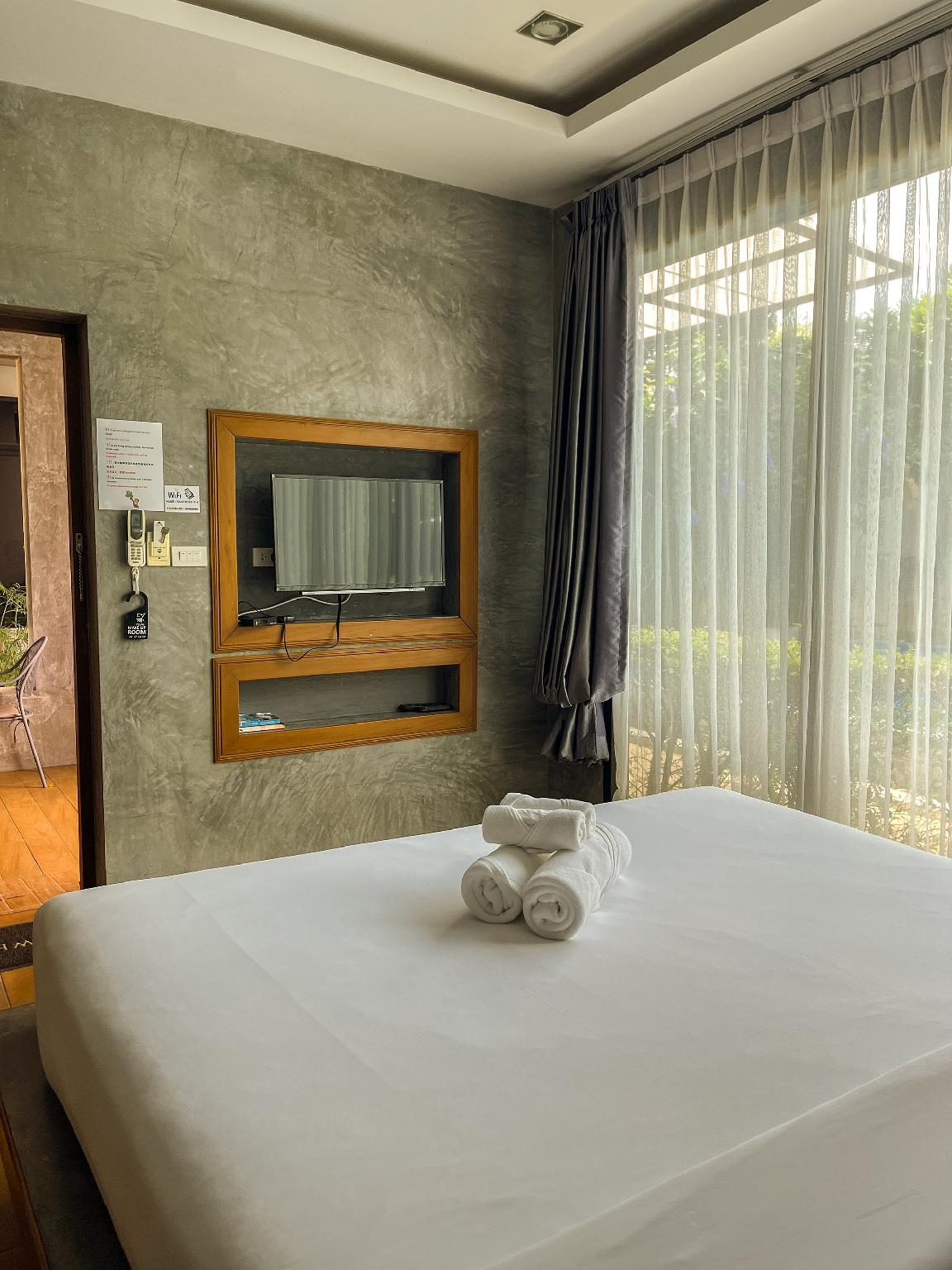 バーンミー プーケット ニア チャロン ピア 写真