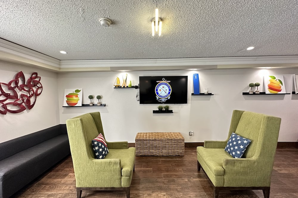 デイズ イン バイ ウィンダム グレート レイクス ネイバル ベース 写真