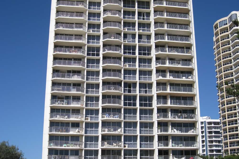 ゴールデン サンズ アパートメンツ 写真