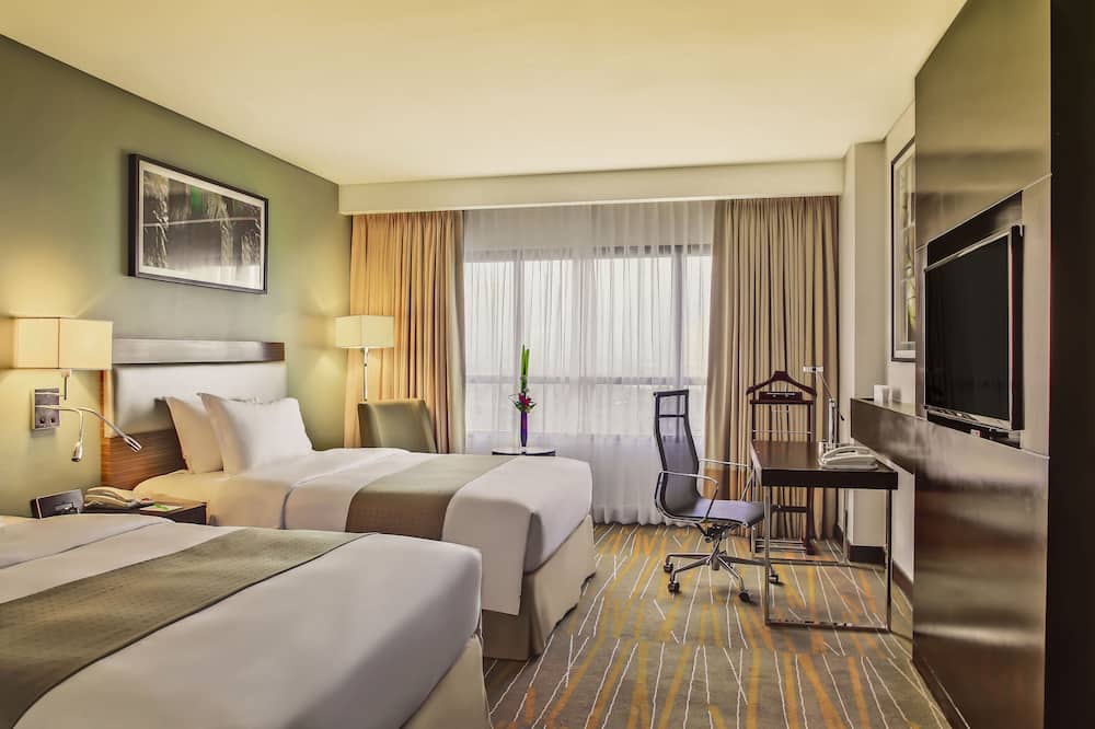 ホリデイ イン ＆ スイーツ マカティ バイ IHG 写真