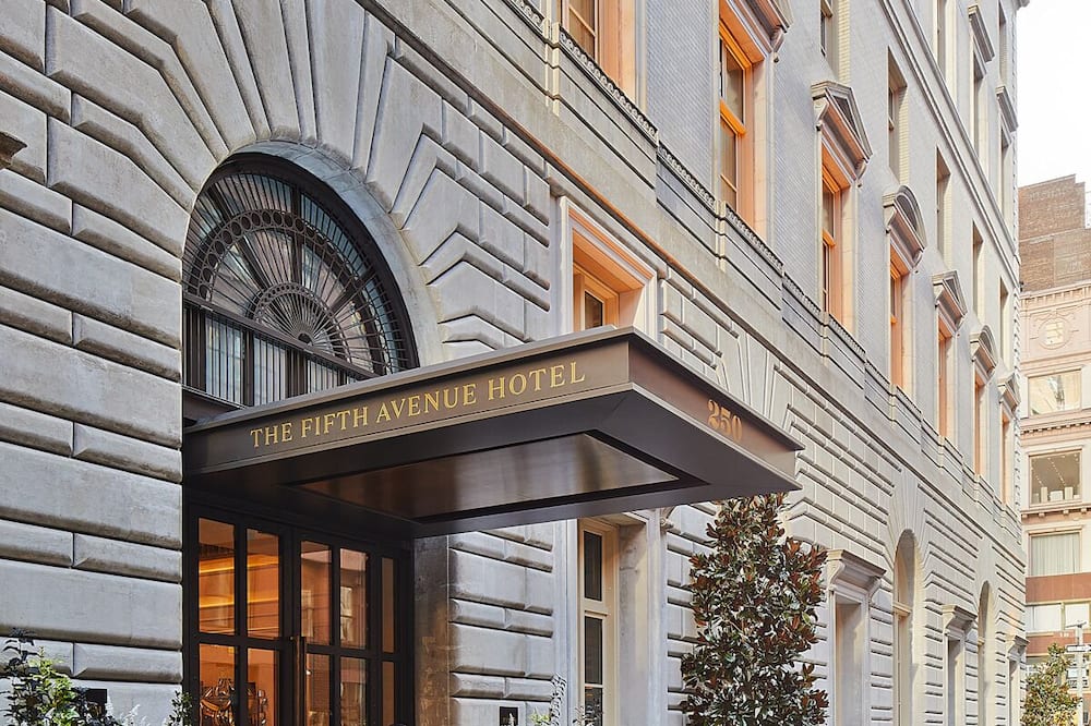 ザフィフスアベニューホテル 写真