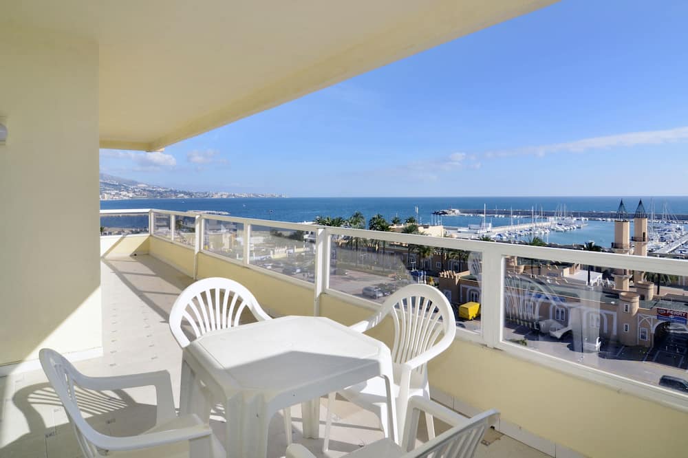 ホテル アパルタメントス Pyr フエンヒロラ 写真