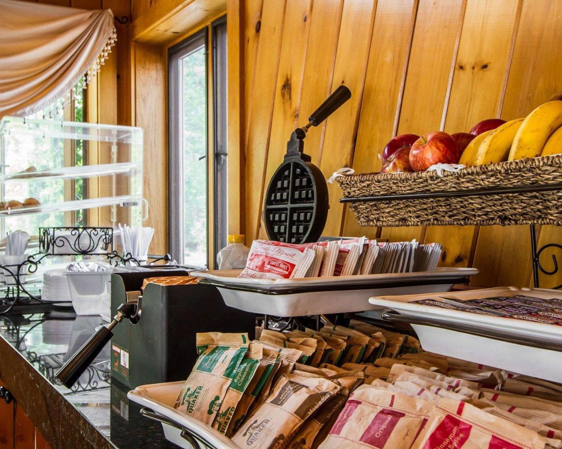 ロードウェイ イン & スイーツ ブランズウィック ニア ハイウェイ 1 写真