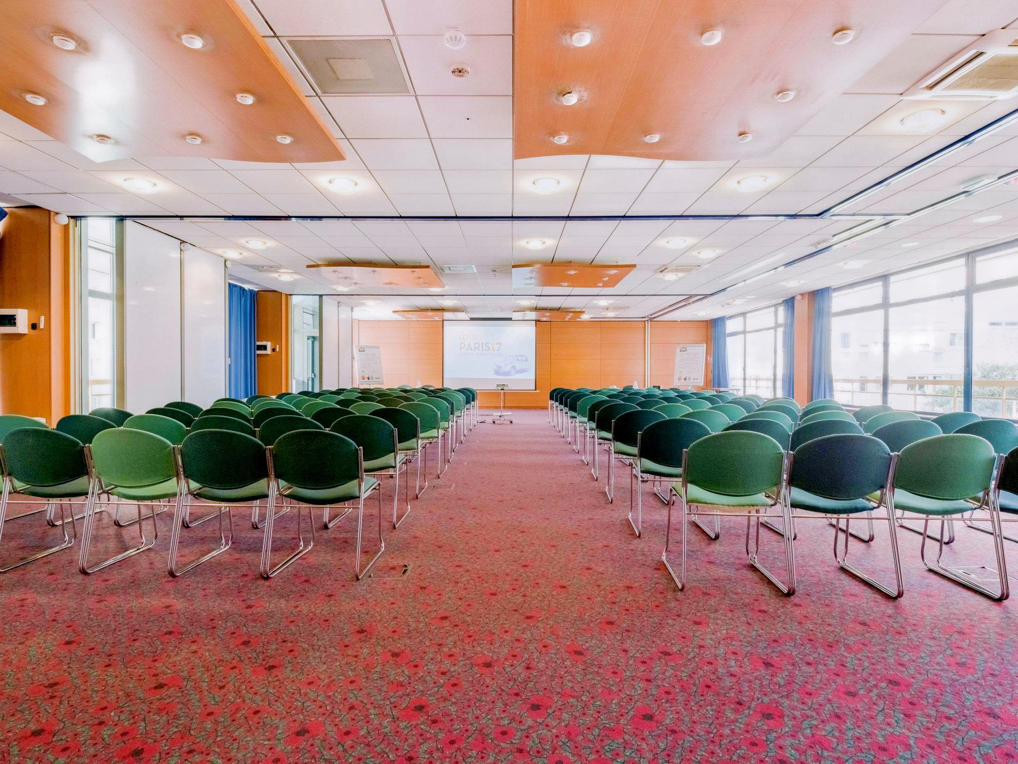 イビス パリ 17 クリシー バティニョル 写真