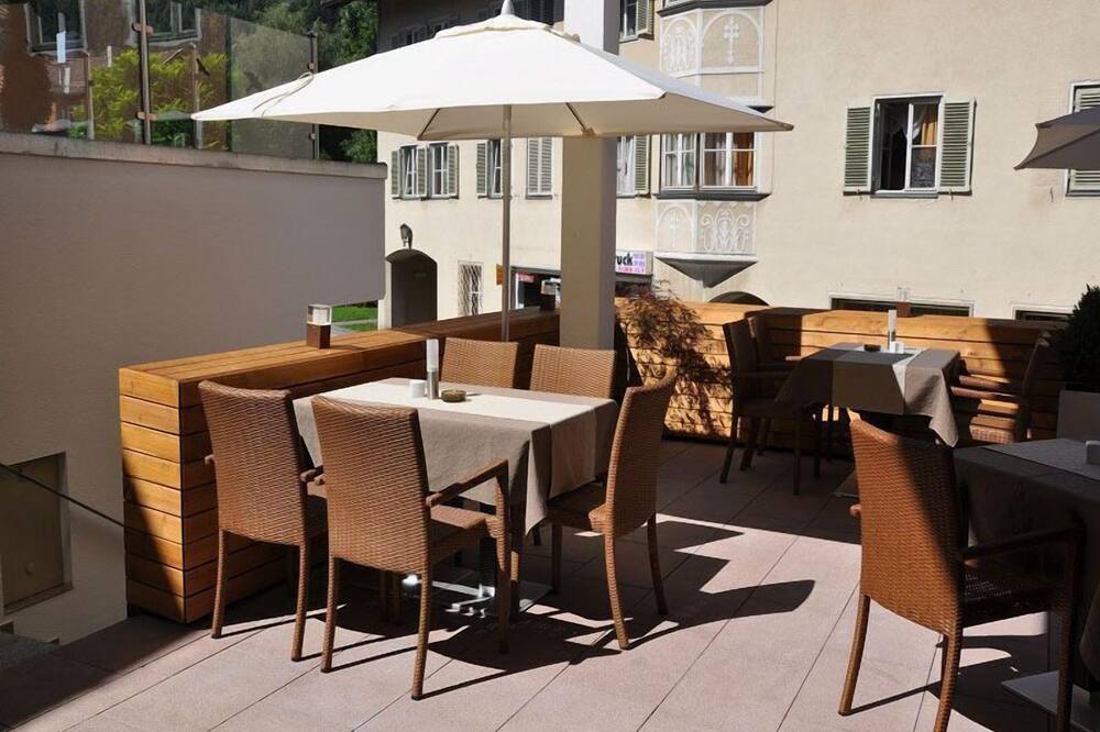 ホテル ゴールデナー アドラー ヴァッテンス 写真