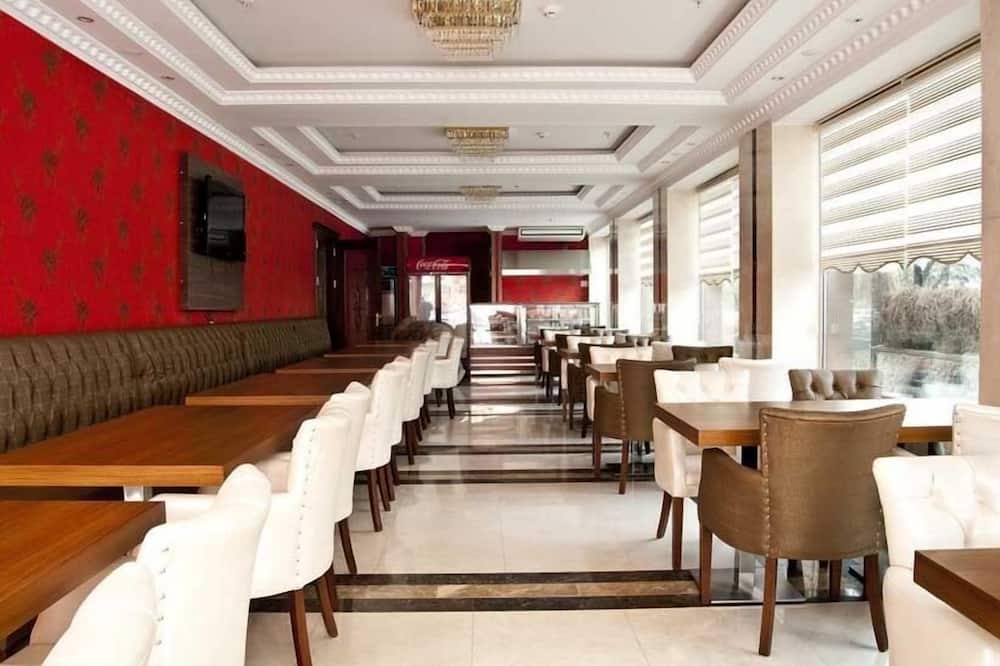 ツーリスト ホテル 写真