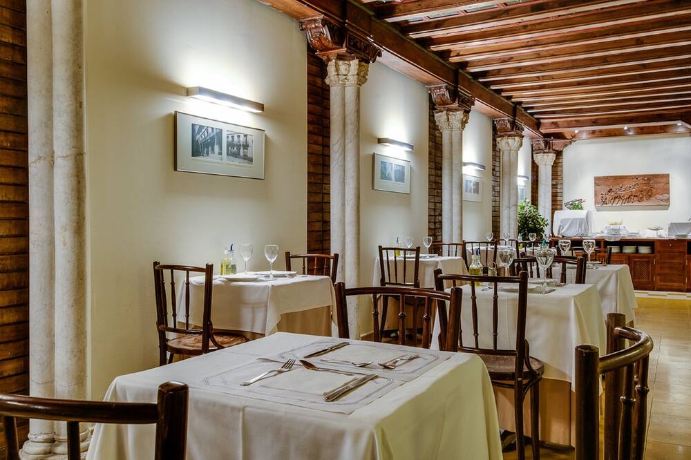 ホテル ムリーリョ 写真