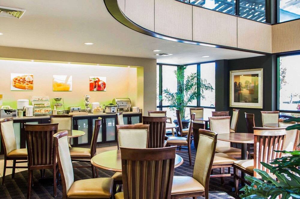 クオリティ イン & スイーツ ピオリア ノース 写真