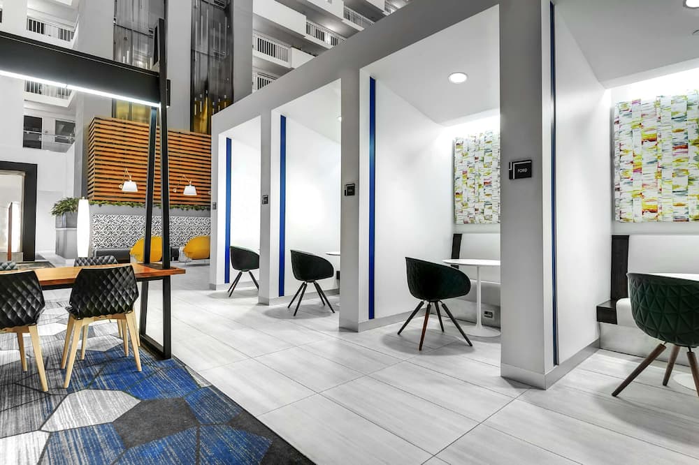 エンバシー スイーツ バイ ヒルトン ラーレイ クラブツリー 写真