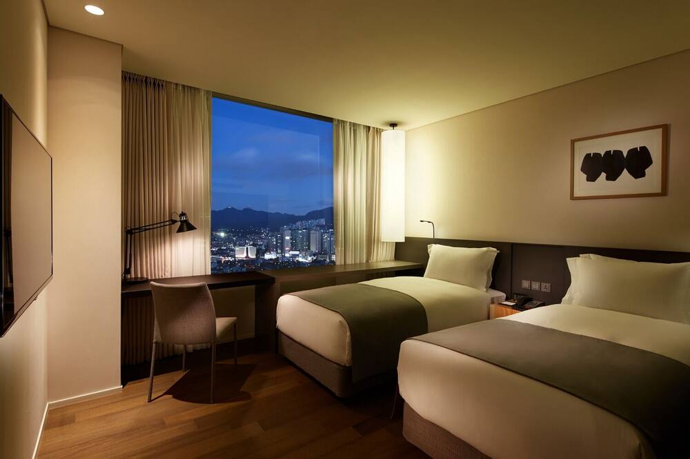 新羅ステイ駅三 写真