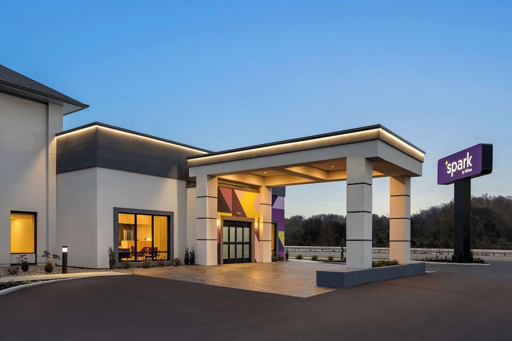 スパーク バイ ヒルトン ナッシュビル アット オプリーランド 写真