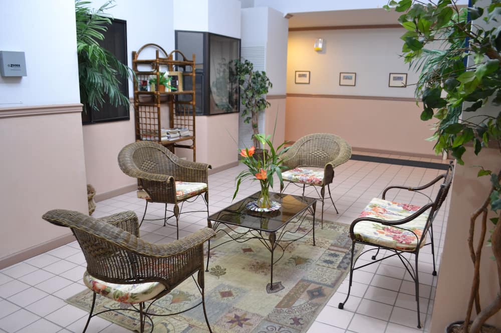 ウエスト プラザ ホテル デセケル 写真