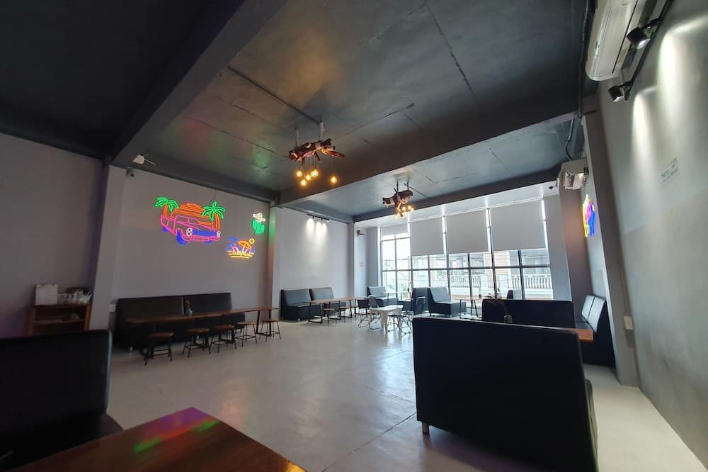 ヒーローホステル＆ビリヤード 写真