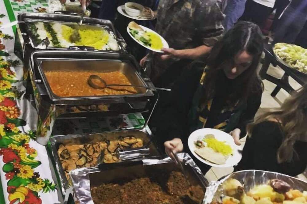 ビヨンド ワディ ラム キャンプ 写真