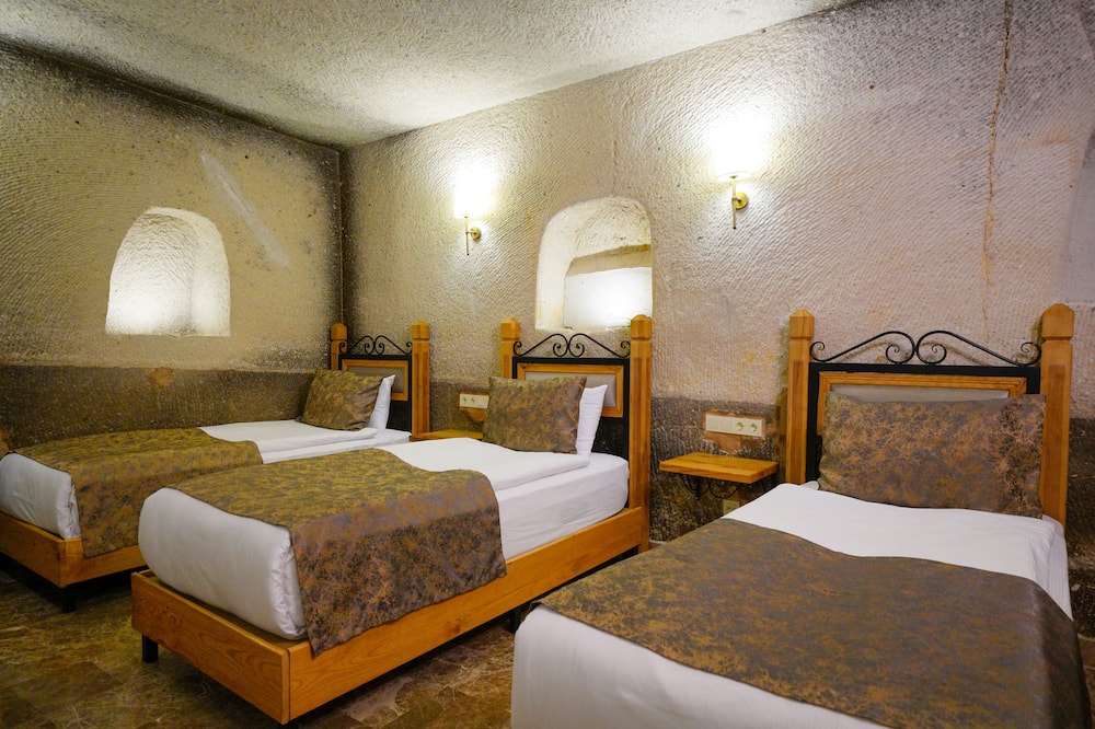 ケーブ ホテル サクサガン 写真