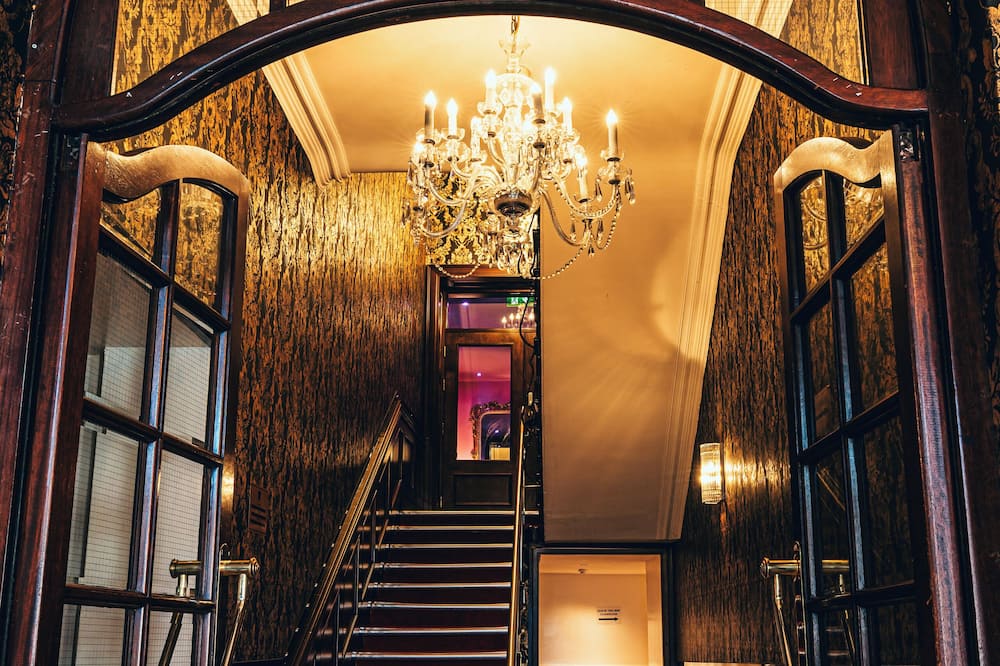 ラッセル コート ホテル 写真