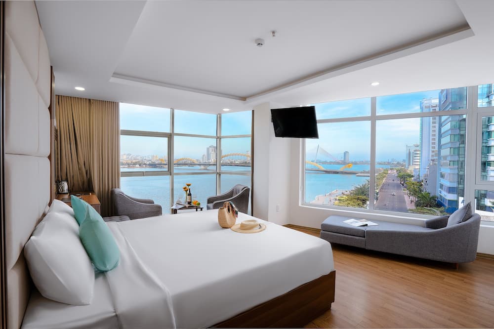 パリアット リバー フロント ホテル ダナン 写真