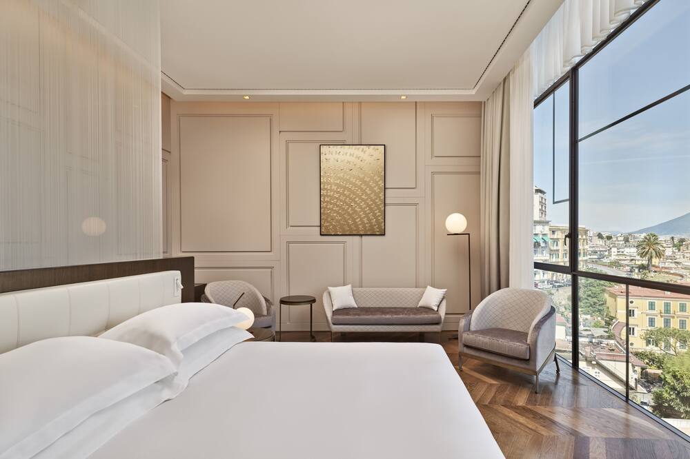 デ ボナート ナポリ キュリオ コレクション バイ ヒルトン 写真