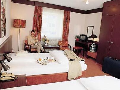 ホテル ゴルデナー ヒルシュ 写真