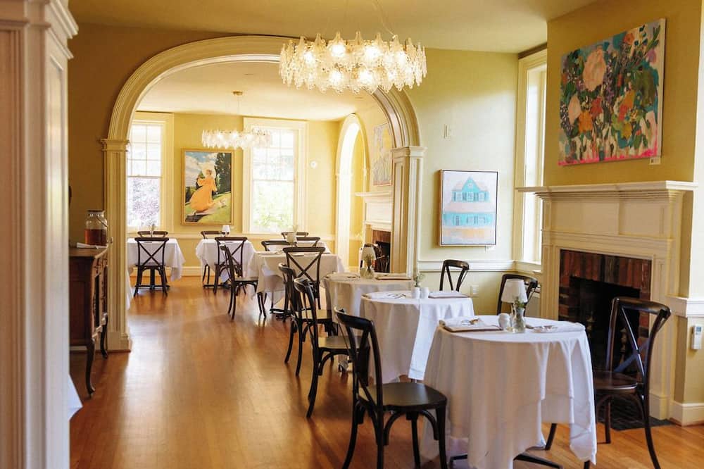 アイアンクラッド イン & バーボン ルーム 写真