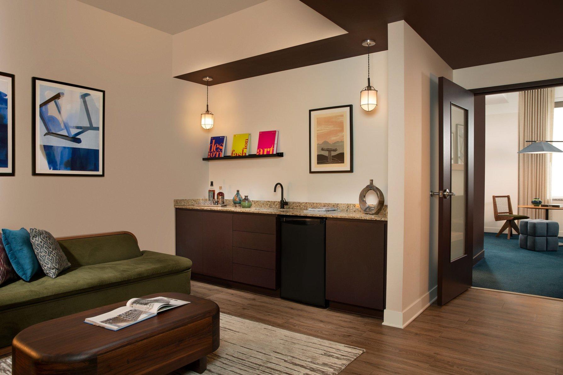 Emery, Autograph Collection 写真