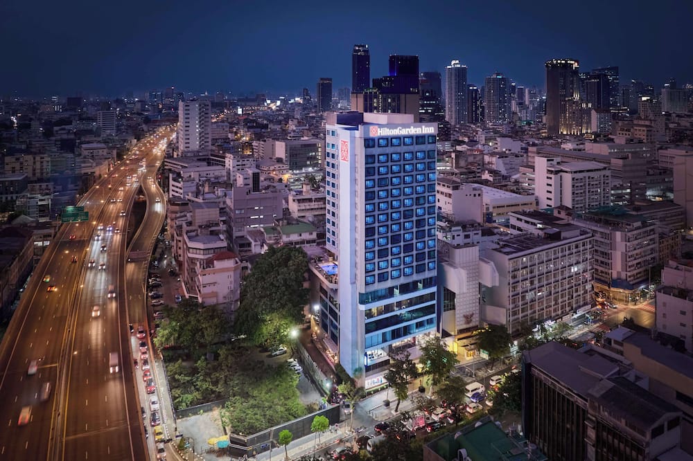 ヒルトン ガーデン イン バンコク シーロム 写真