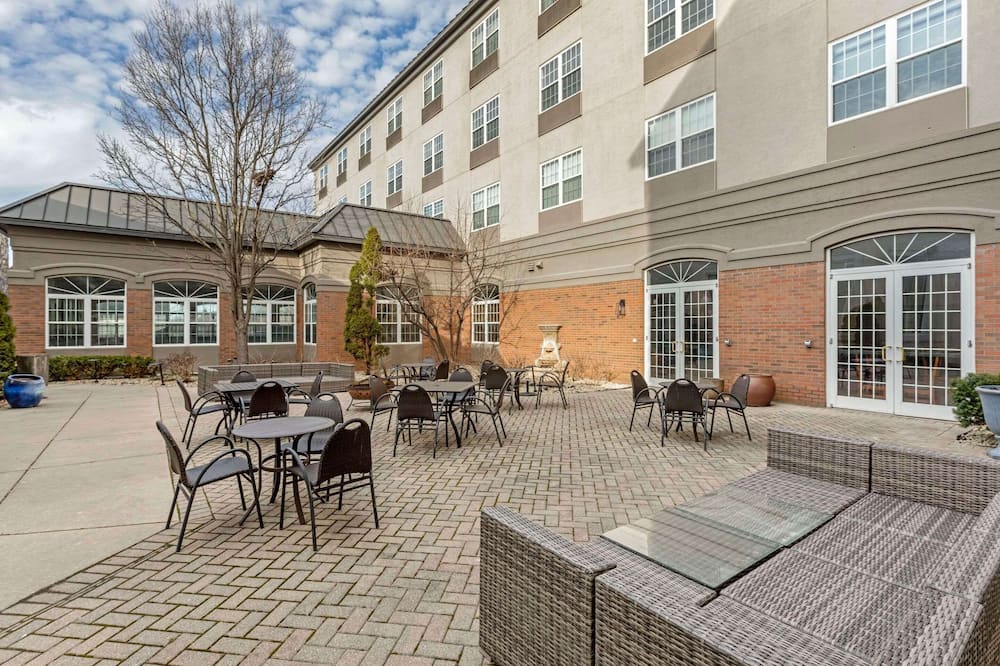 カントリー イン ＆ スイーツ バイ ラディソン エルク グローブ ビレッジ イタスカ シカゴ 写真