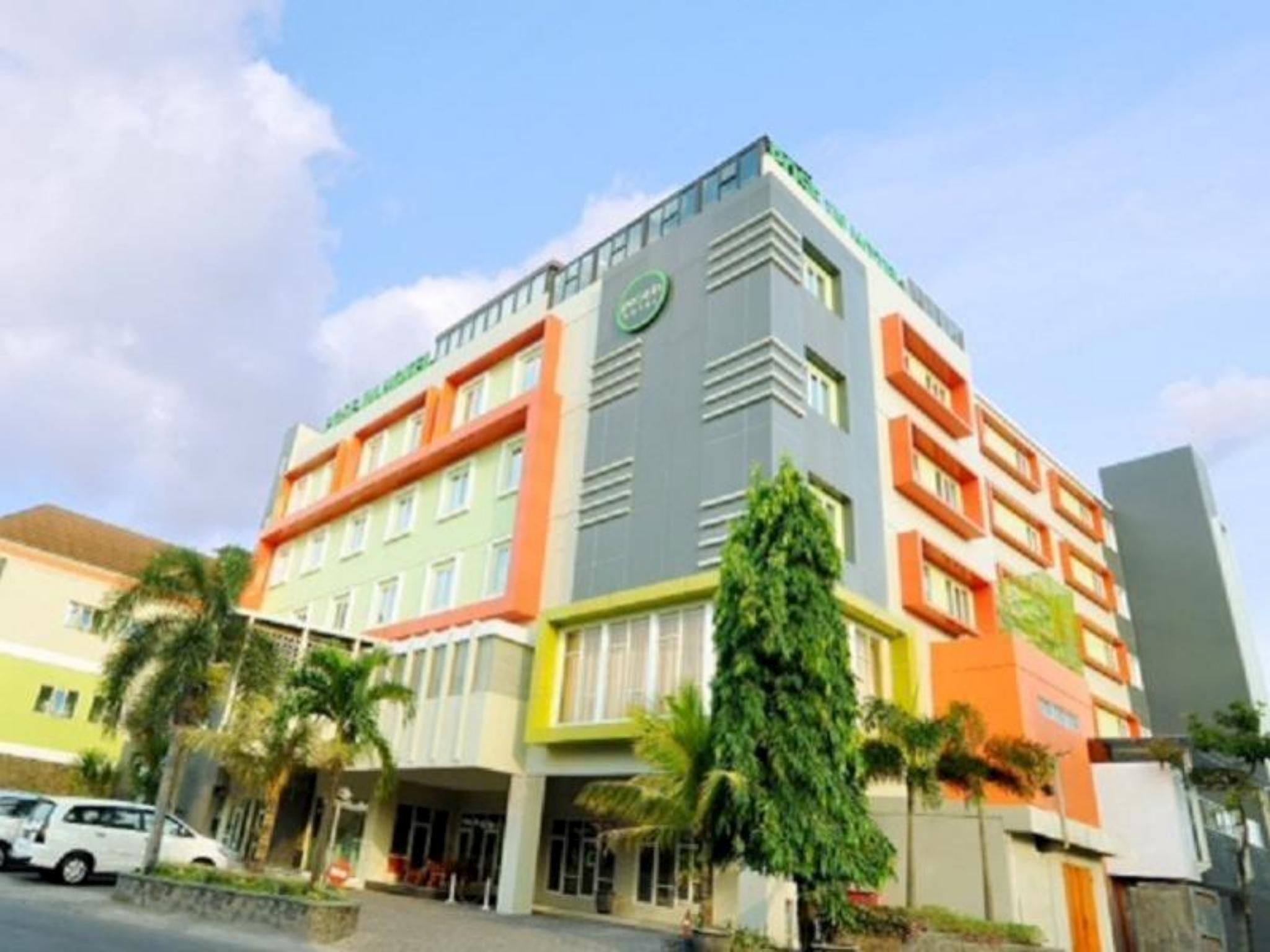 ポーズ イン ホテル ソロ 写真