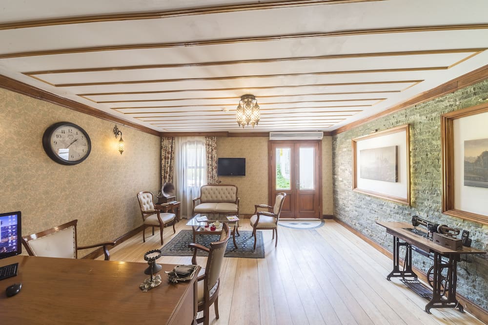 ラリン ホテル 写真