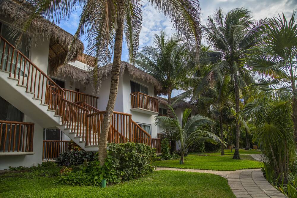 ラス ビラス アクマル 写真