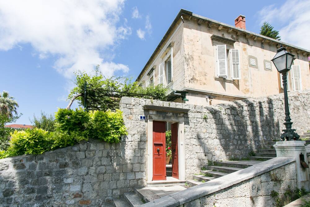 ルームズ ポサト 写真