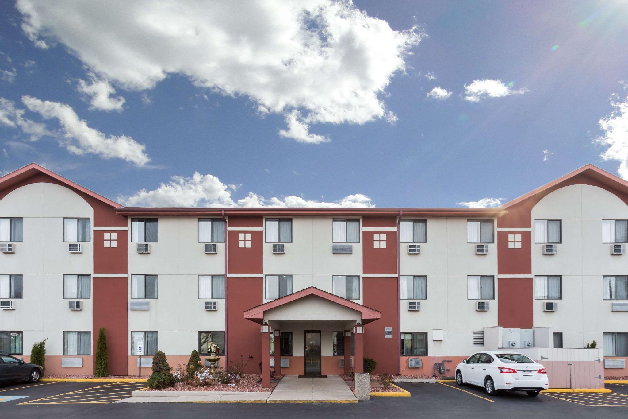 スーパー 8 バイ ウィンダム マンデレイン / リバティビル エリア 写真