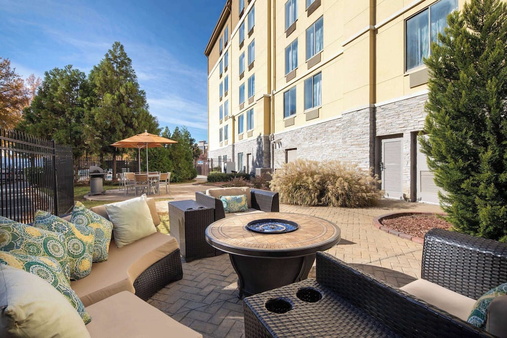 ラ キンタ イン & スイーツ バイ ウィンダム アトランタ エアポート ノース 写真