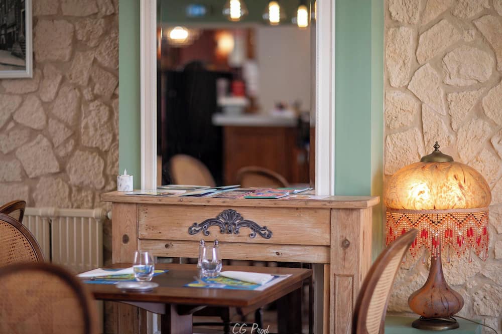 Les Ambassadeurs hotel le news 写真