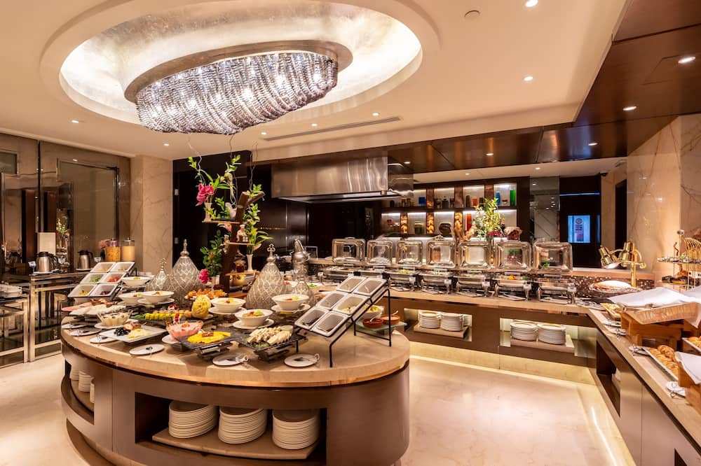 ブライラ ホテル オラヤ 写真