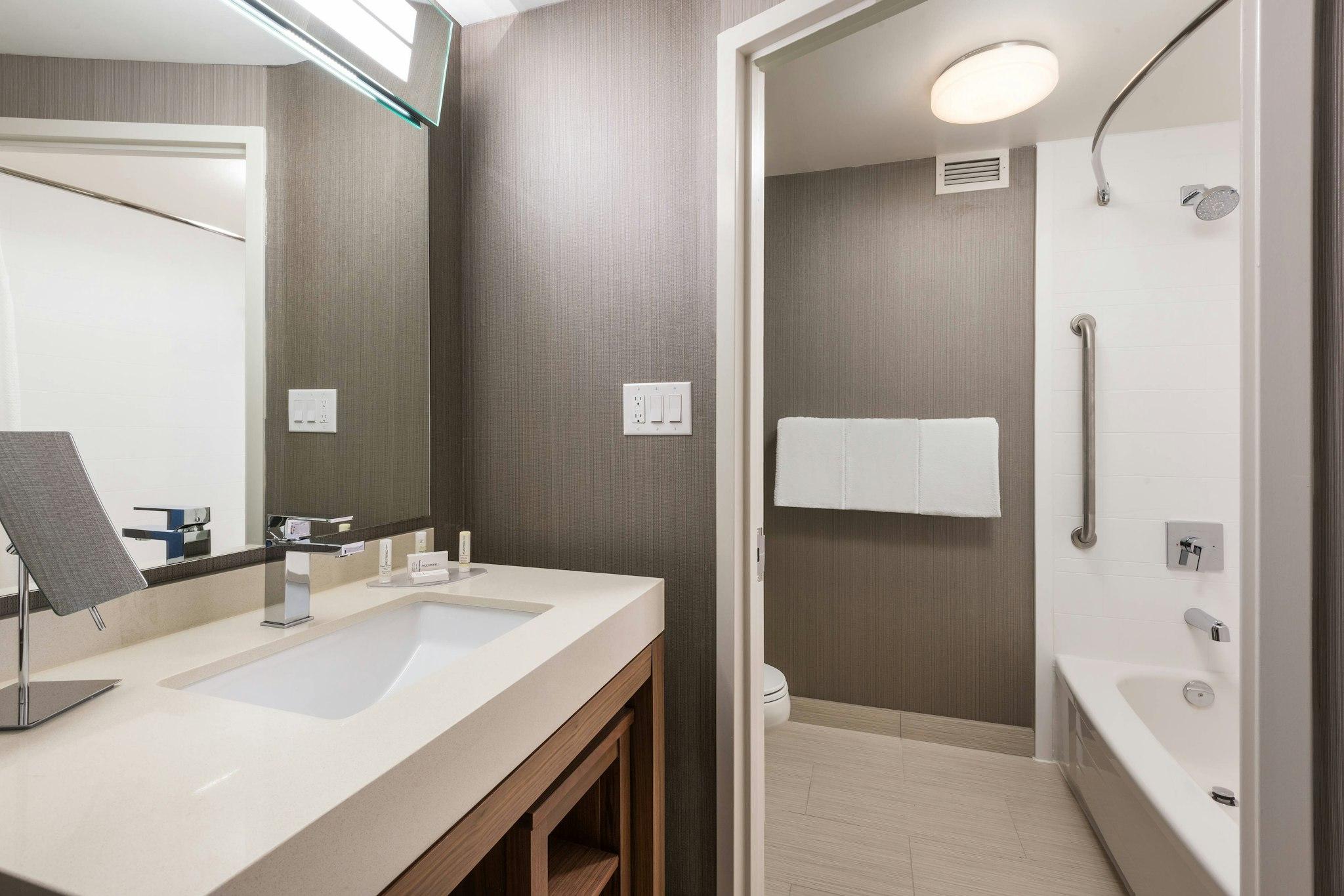Courtyard by Marriott Toronto Vaughan 写真