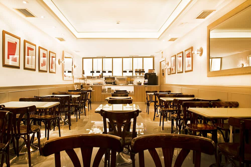 ホテル ロス コンデス 写真