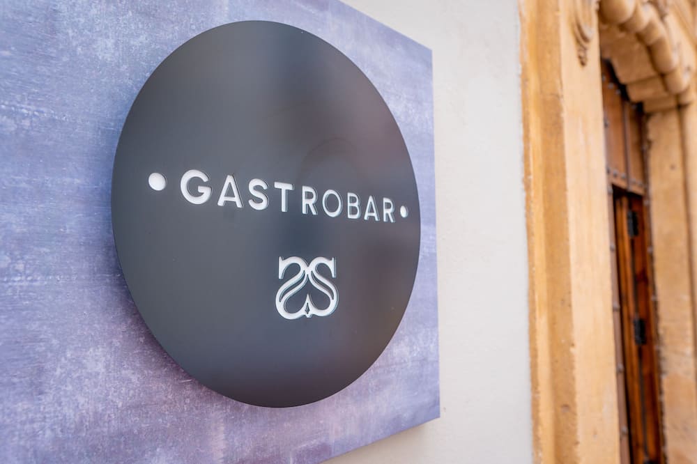 ホテル マエストランサ 写真