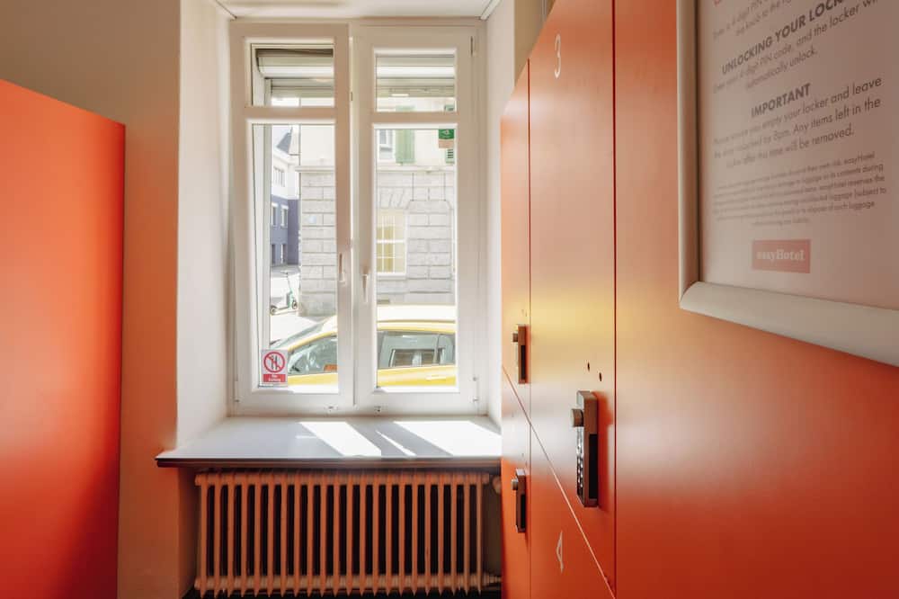 イージーホテル チューリッヒ シティ センター 写真