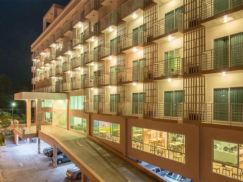 プラチュワップ グランド ホテル 写真