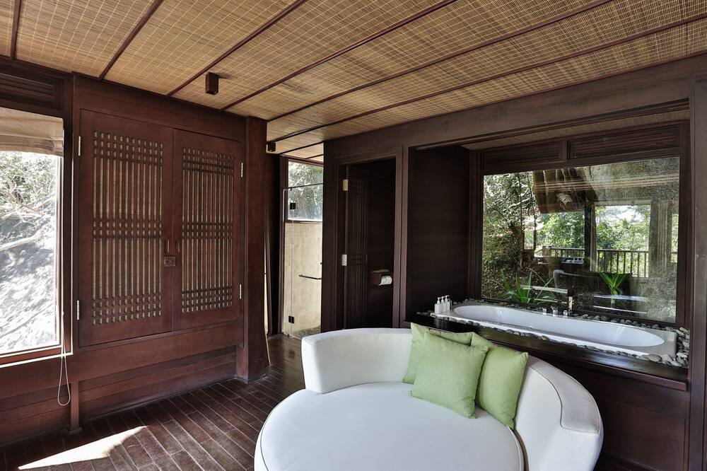 ラリア ニンヴァン ベイ 写真