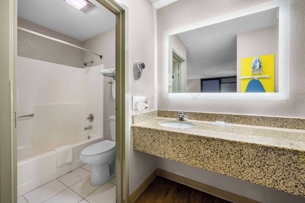 デイズ イン バイ ウィンダム ローリー ミッドタウン 写真